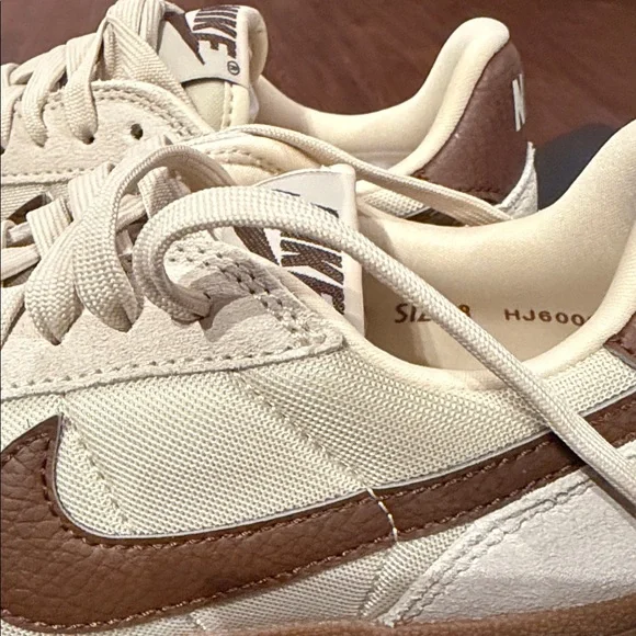 BRAND NEW Nike Field General in Cream and Brown - Picture 7 of 8